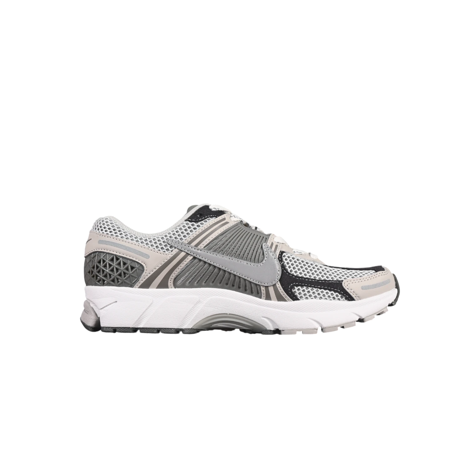 Nike zoom vomero 5 walking shoes